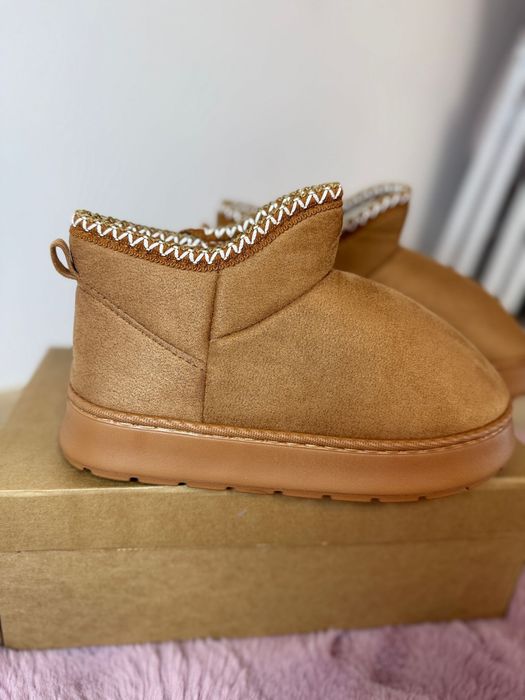 Încălțăminte tip UGG