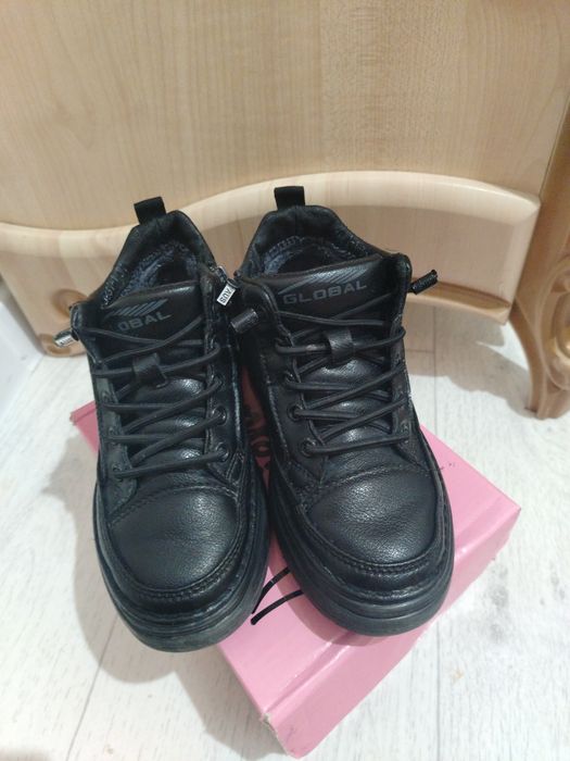 Қысқы етік 29 рр кроссовка 29 рр екеуин 5000 тг