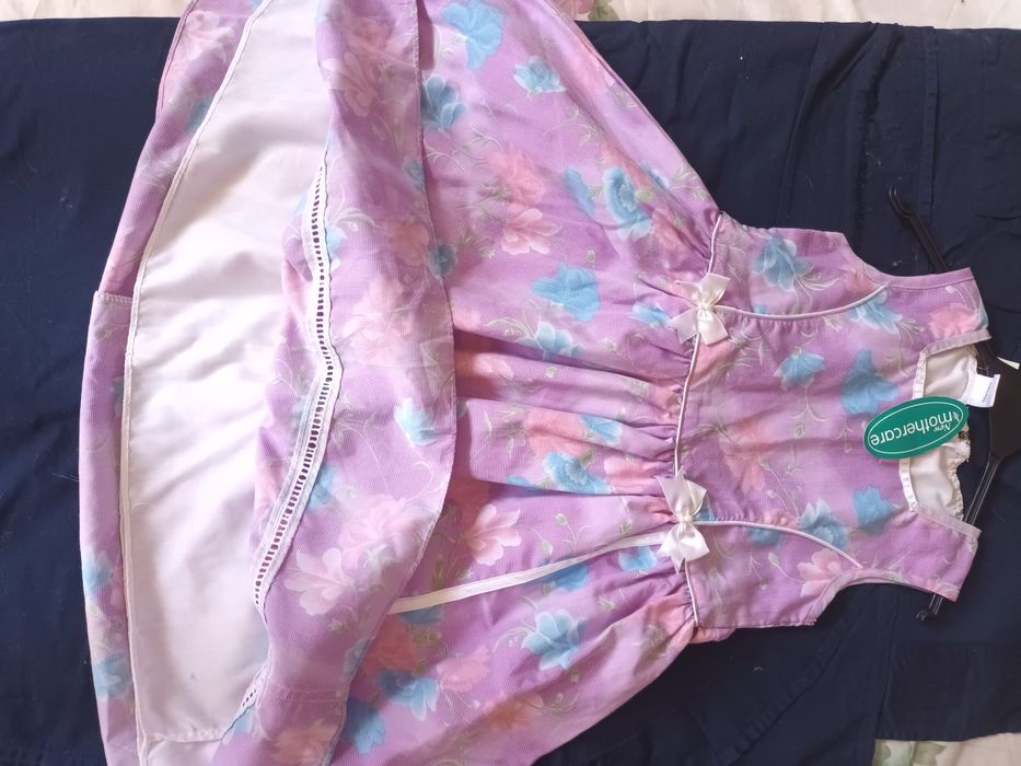 Продам платья на девочек