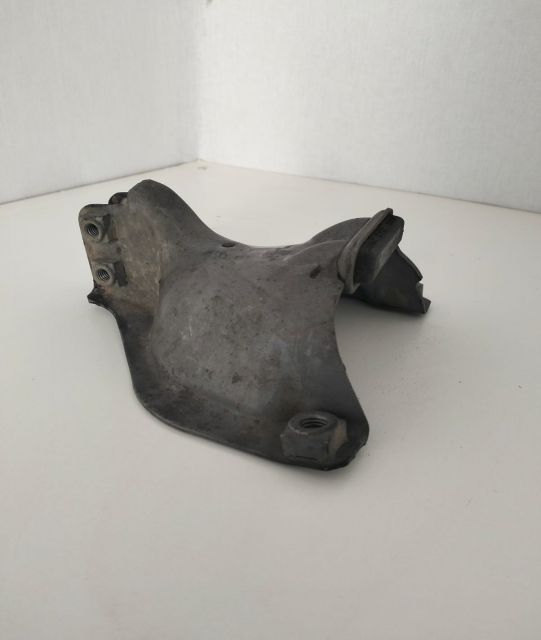 Aparator tampon motor dreapta 8k0399060l Audi A5 8T (facelift)