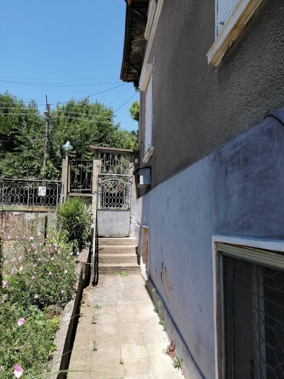 Продавам Къща с.Комощица