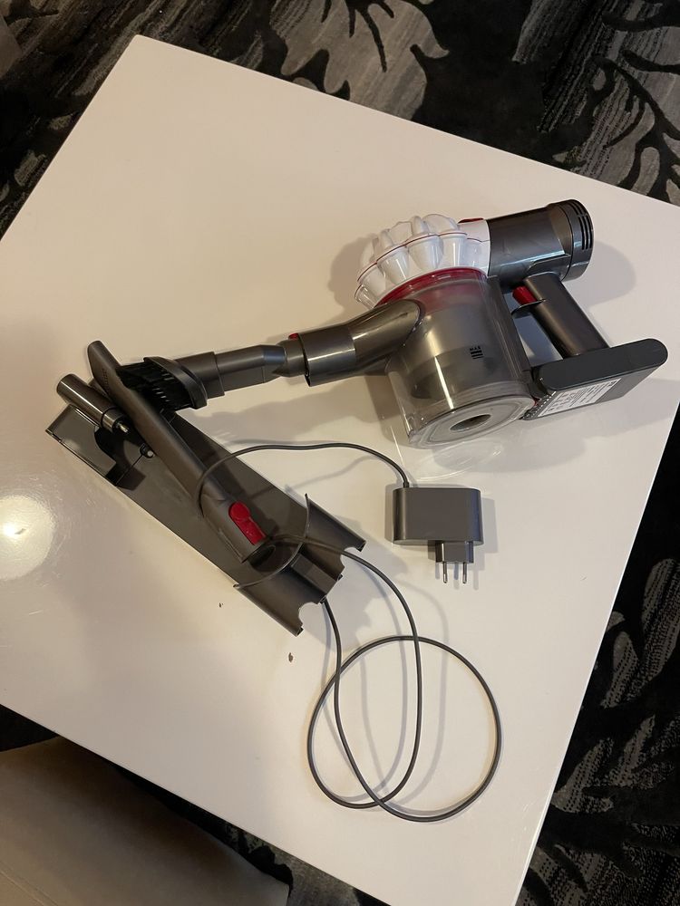 Прахосмукачка Dyson V7