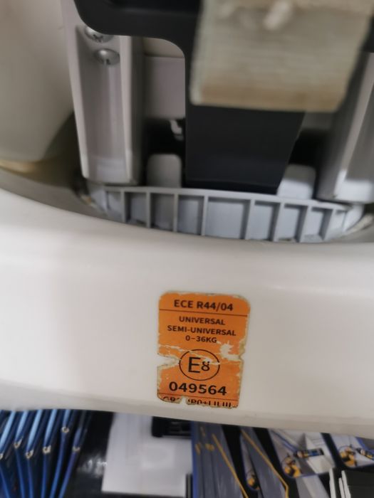 Scaun auto cu ISOFIX și baza rotativa