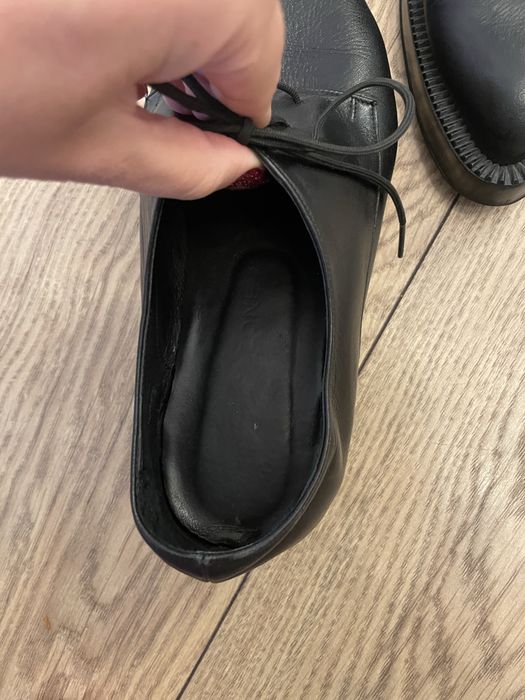 Черни обувки с остър връх от естествена кожа