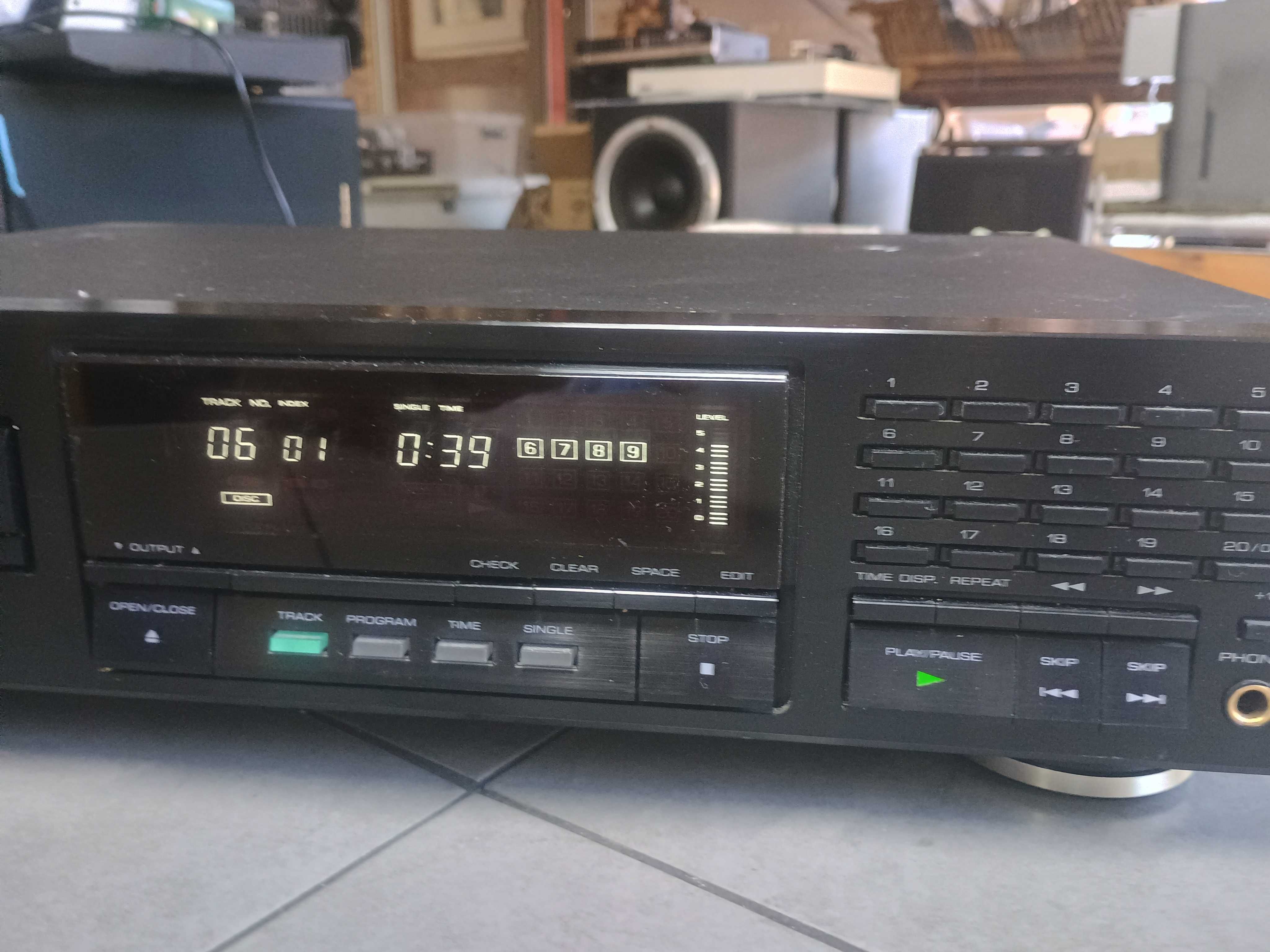Kenwood DP-7010 CD player