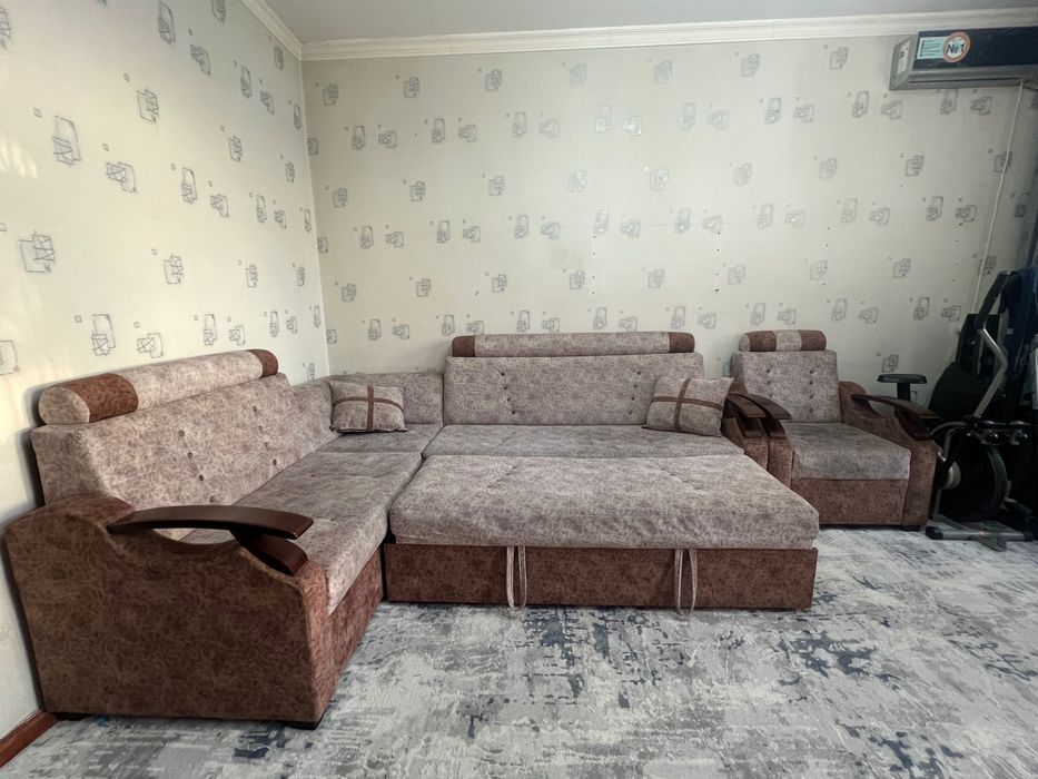 Продается большой мягкий диван и кресло  в отличном состоянии