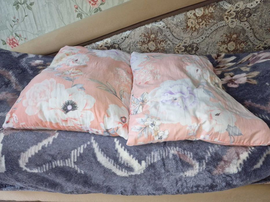 Подушки 2 штуки синтепоновые