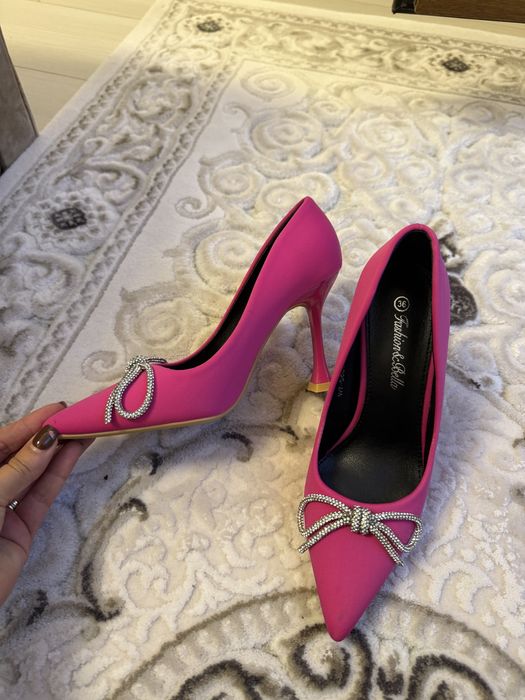 Pantofi noi marimea 36 roz