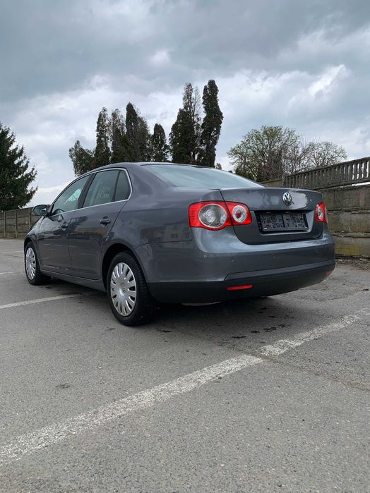 Unicat VW Jetta Benzina Simplu 1.6 MPI 102 cp An 2009/10 Adus Recent