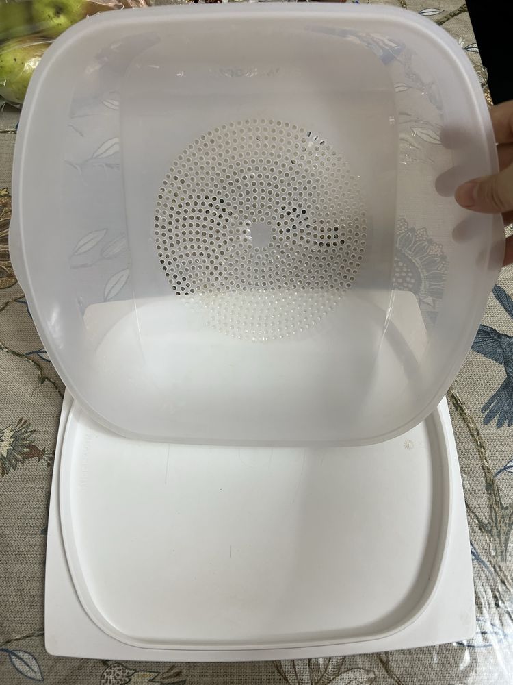 срочно продается Tupperware сырница кроха большого размера