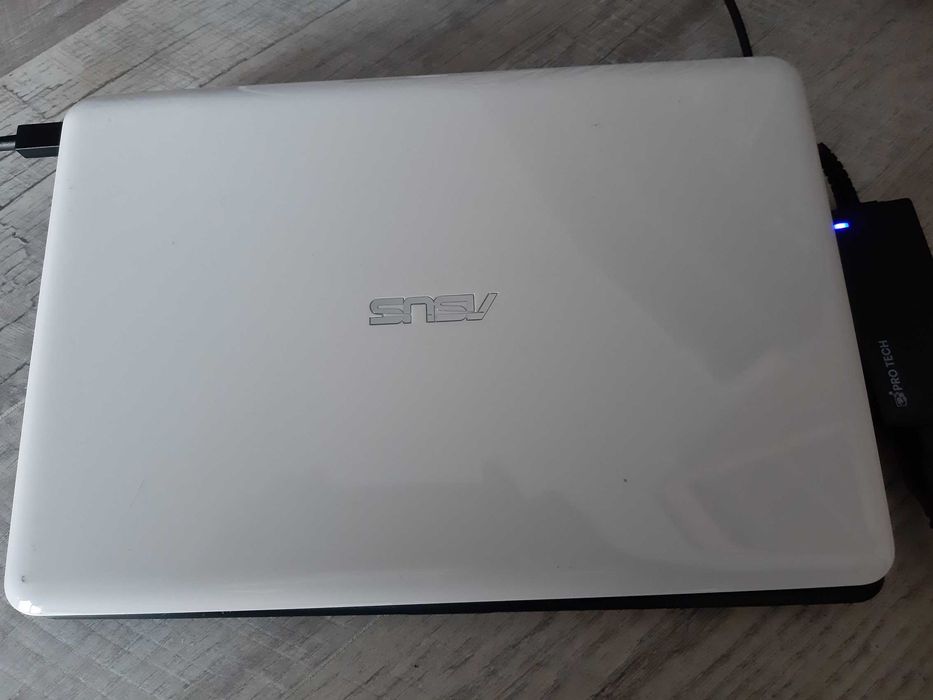 Mini laptopuri ASUS (X206H si Eee PC) cu defecte