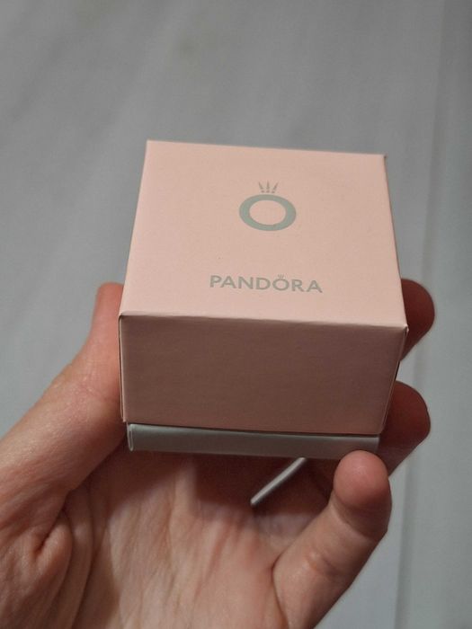 Гривна и висулка на Pandora