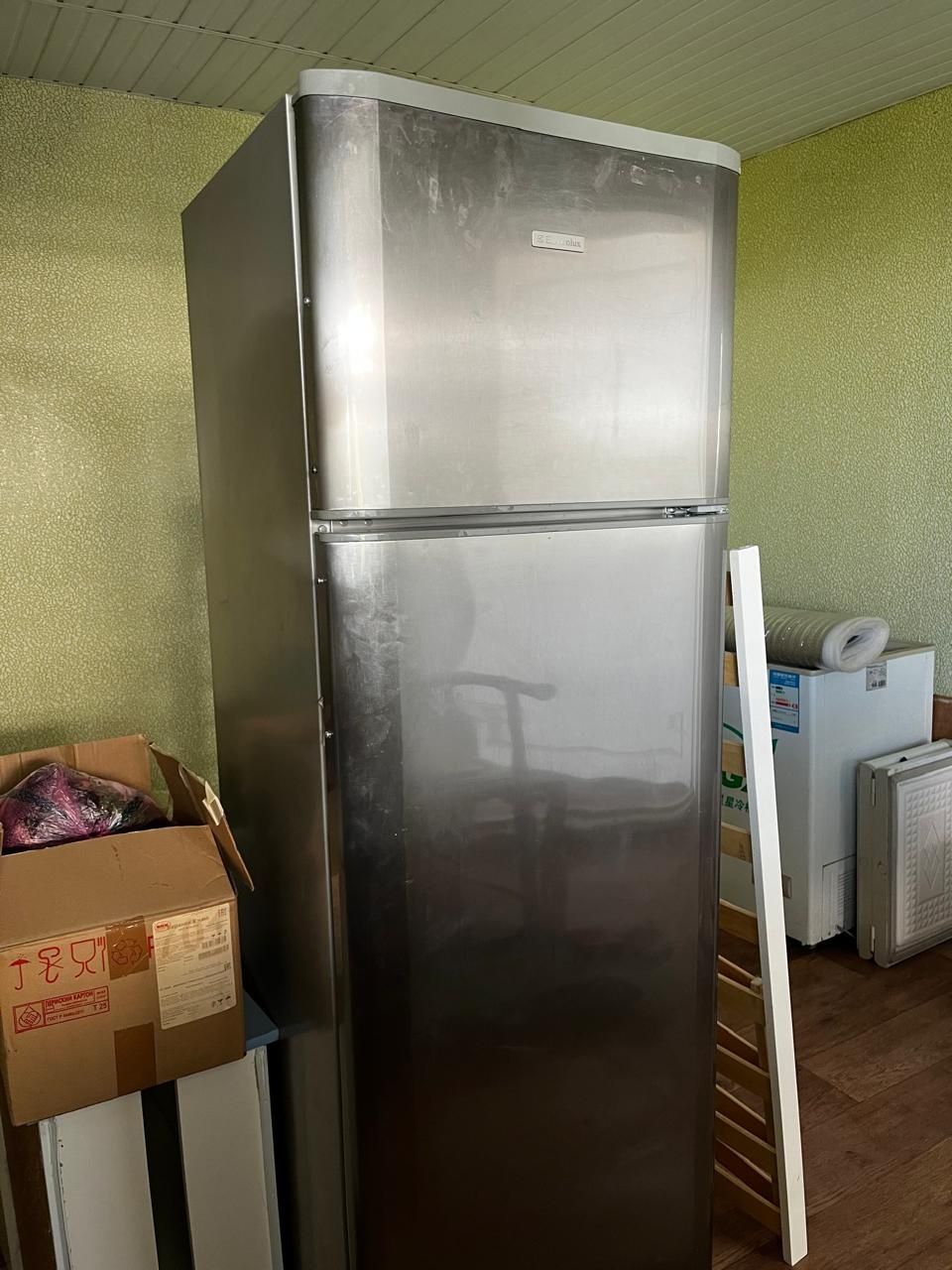 Продам холодильник на запчасти
