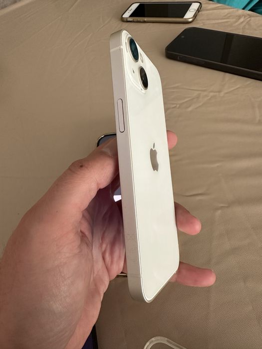 Продавам перфектен Iphone 13
