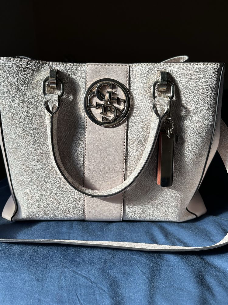 Оригинална чанта Guess