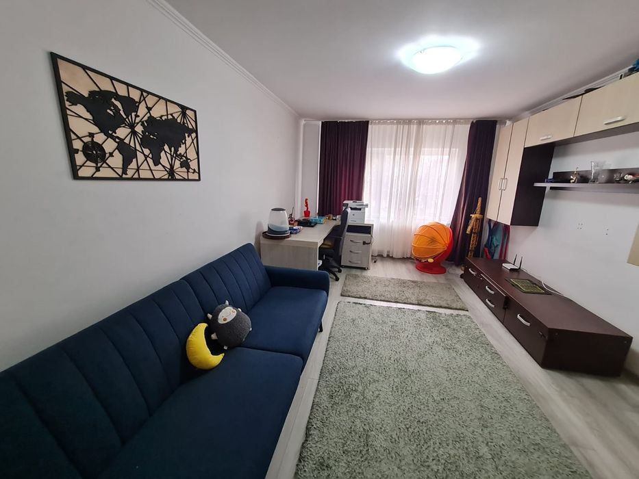 Proprietar, inchiriez apartament central, 2 camere, renovat,