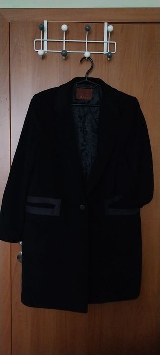 Черно право палто
