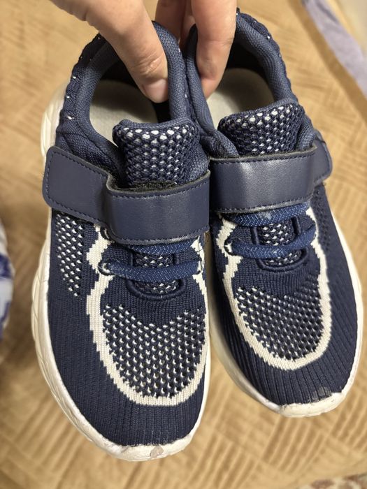 Продам кроссовки 33р 5000