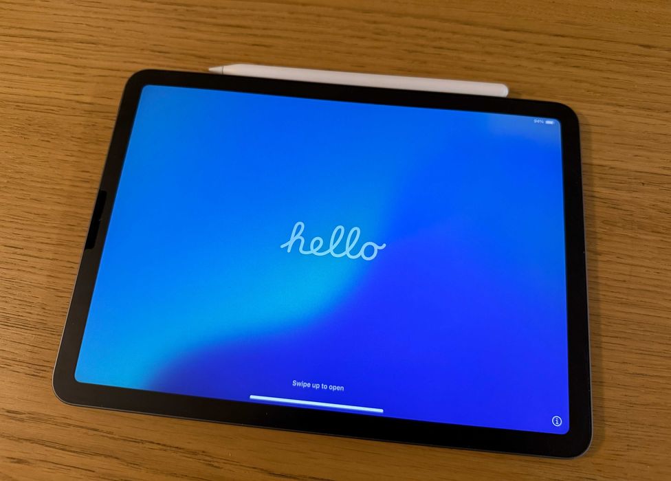 iPad Air 4th Gen (64GB) + Apple Pencil 2nd gen: Като Нови + Подарък!