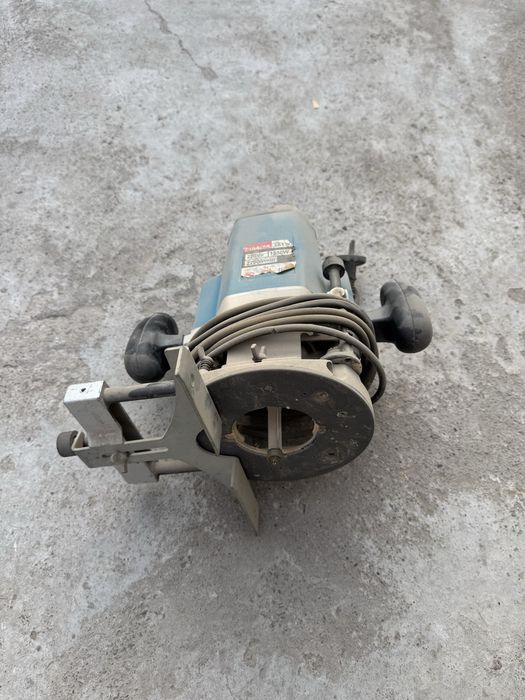 Фрезер Makita в рабочем хорошем состоянии.