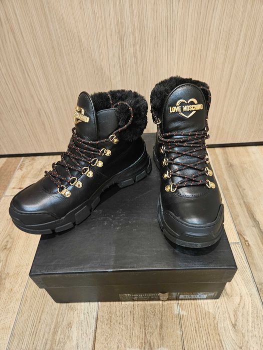 Боти Love Moschino