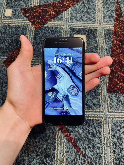 Продам Iphone 8.