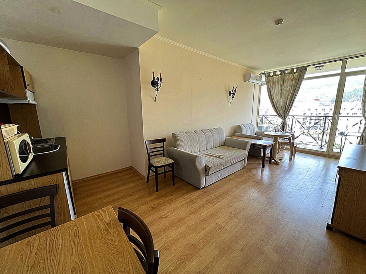 Продава се Двустаен апартамент в к.к. Елените - 64 кв.м за 665 €/кв.м - Снимка #1