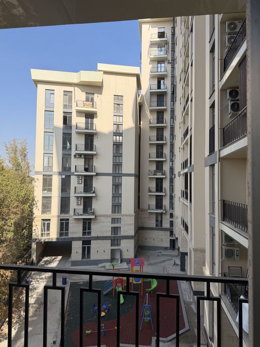 М.Горький 50м2 2-этаж СРОЧНАЯ ЦЕНА метро 100м КОРОБКА 3 этажа парковки