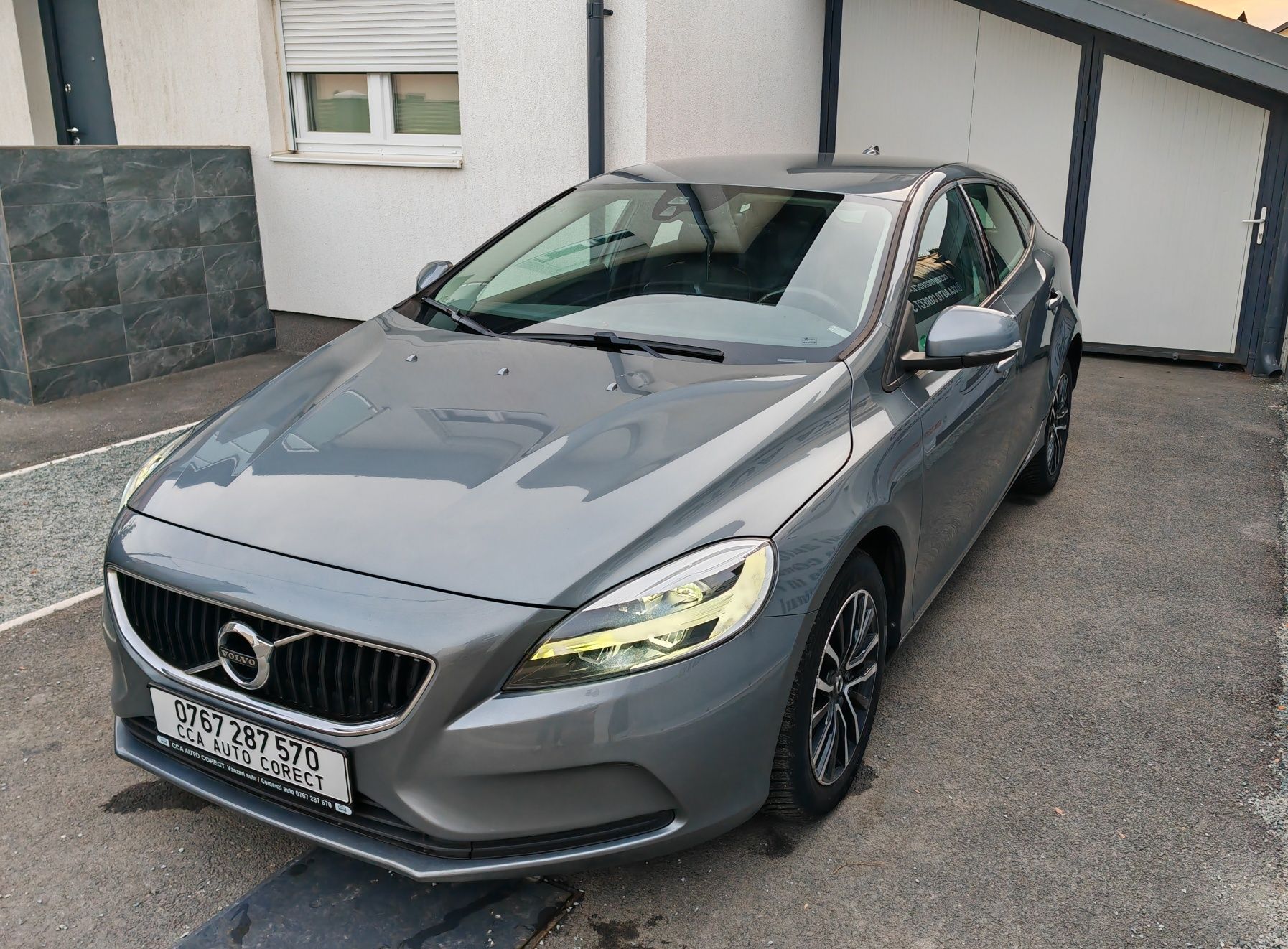 Volvo V40 D2 Momentum 2.0 Diesel Euro 6B !Garantie!