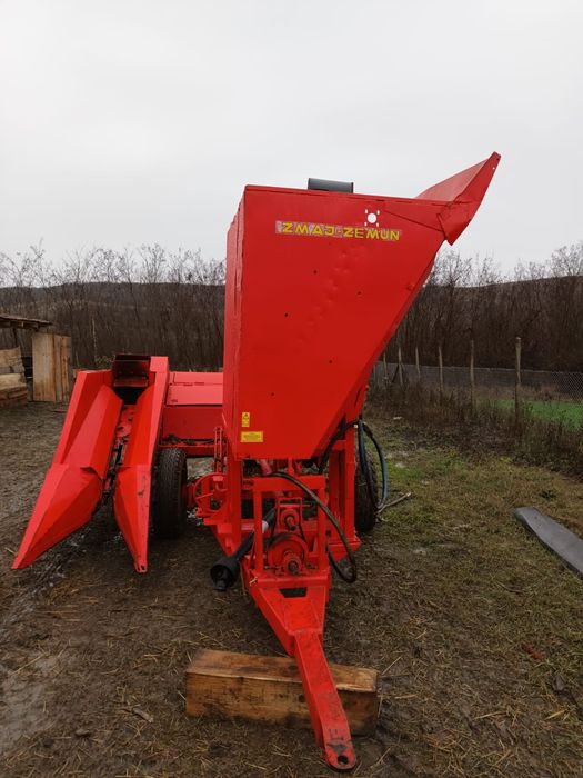 Vând culegătoare de porumb pe un rand