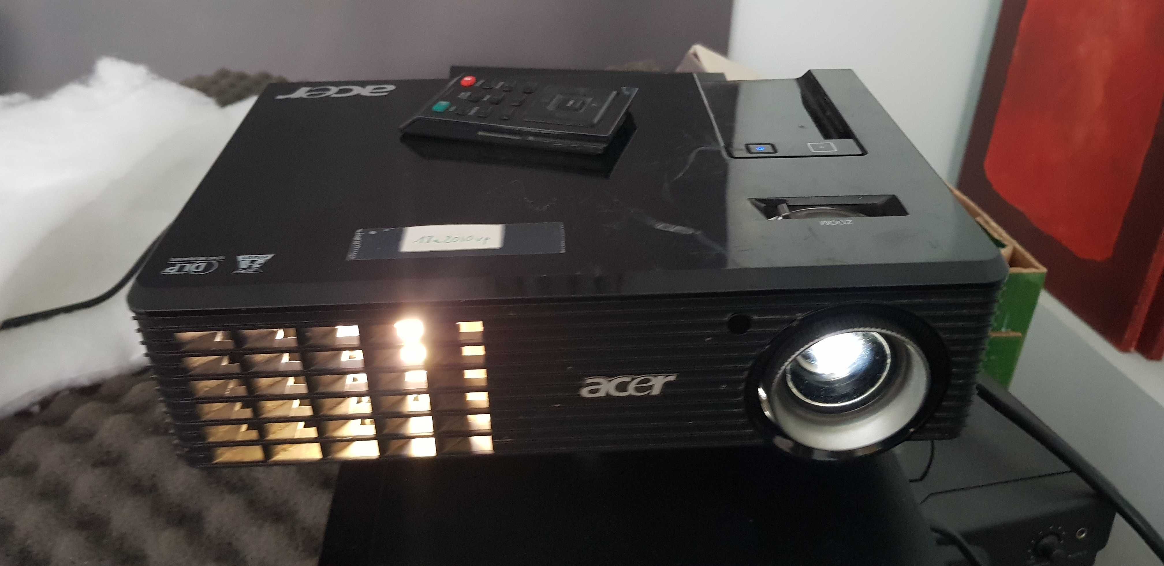 Acer X 1161 filme la proiector film video muzica arta