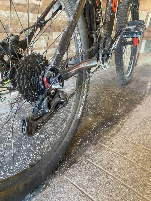 Bicicleta Giant cu suspensie fajta si spate