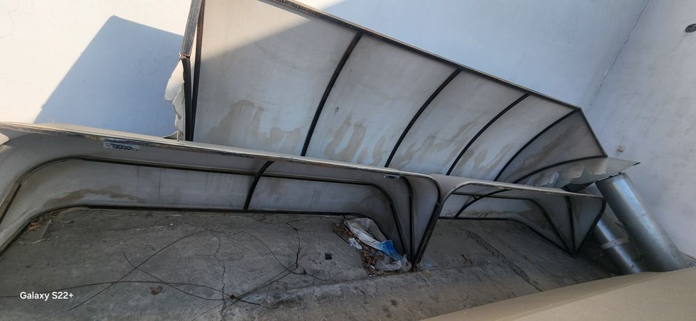 Зонт шапка перед магазинам