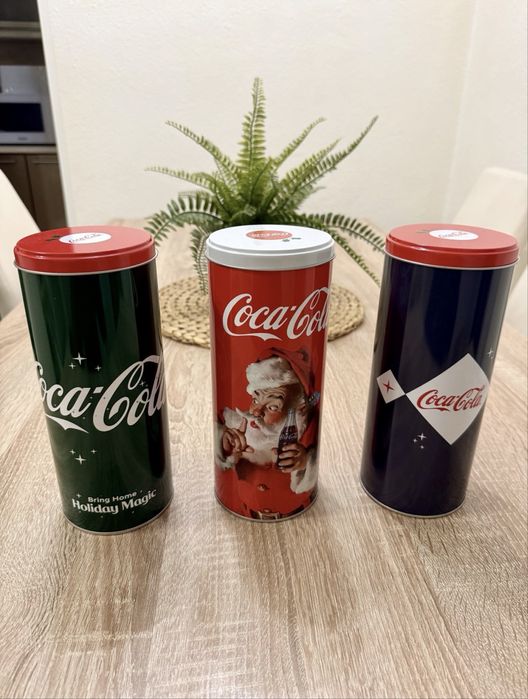 3 броя коледни кутии на Кока Кола