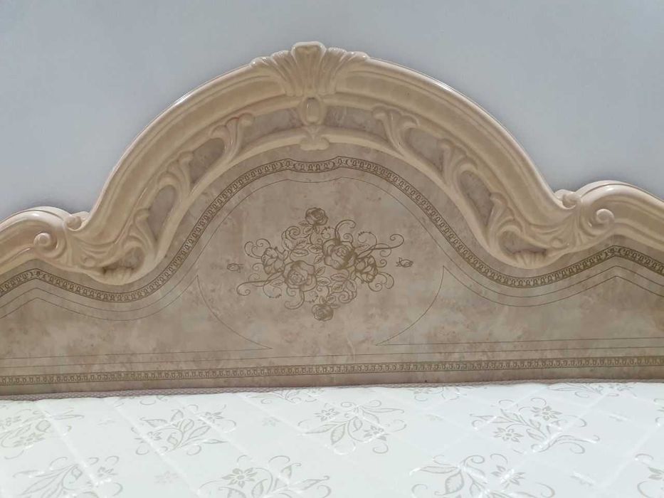 Кровать с матрасом