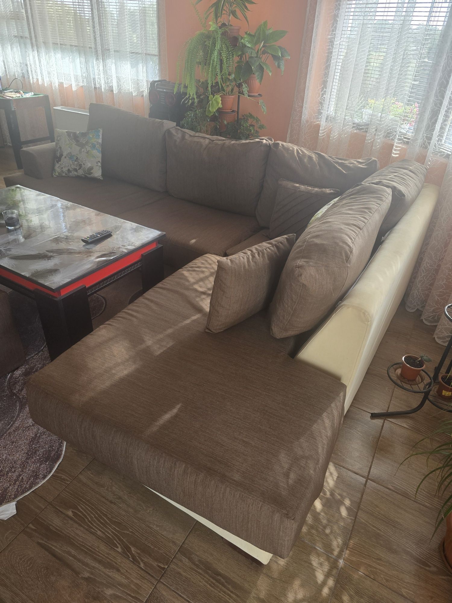Продава се холов ъглов диван като нов