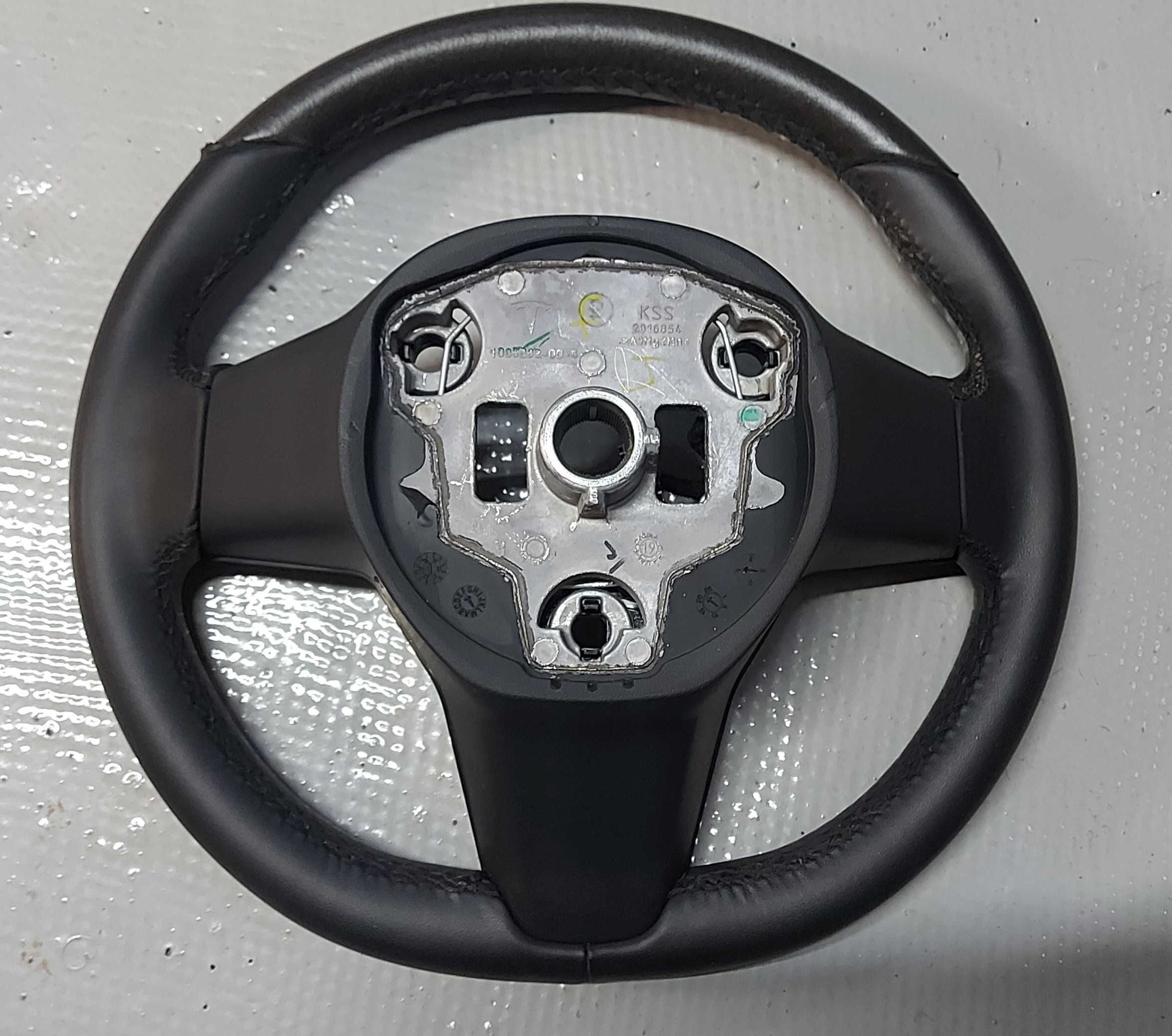 Продавам оборудван Волан - Кормило за Tesla Model 3