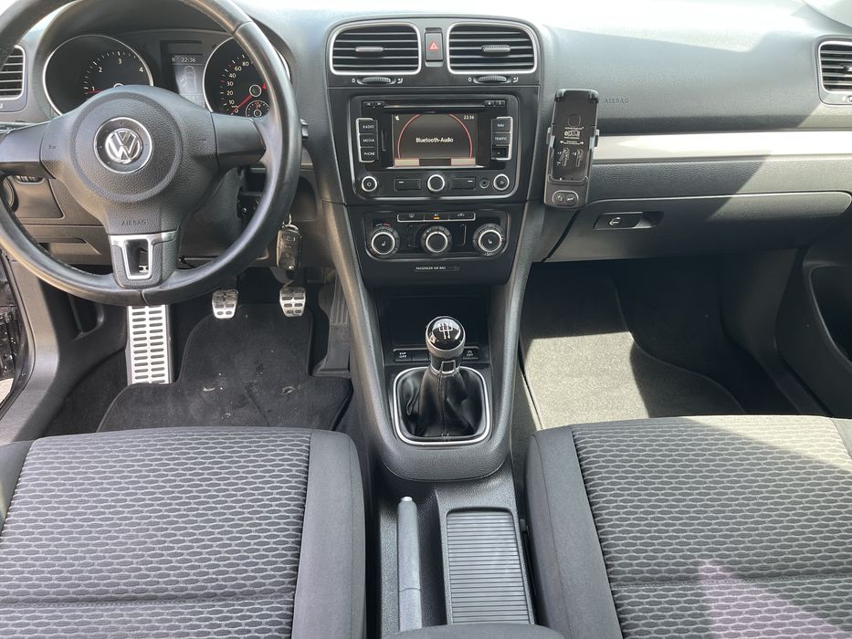 VW Golf VI 1.6 TDI, navigatie,pilot automat,klima,geamuri electrice