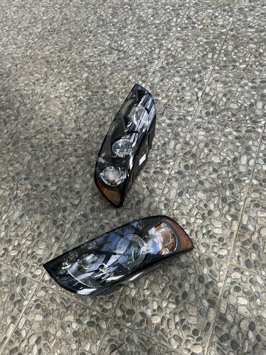 Faruri xenon volvo s40