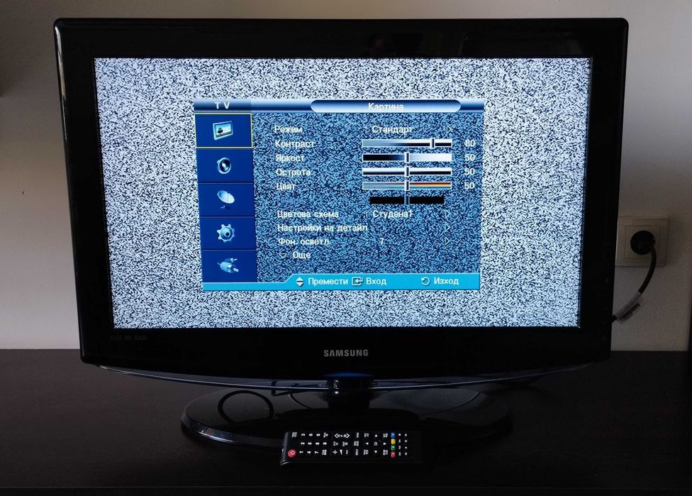 SAMSUNG 26 инчов ТВ с дистанционно