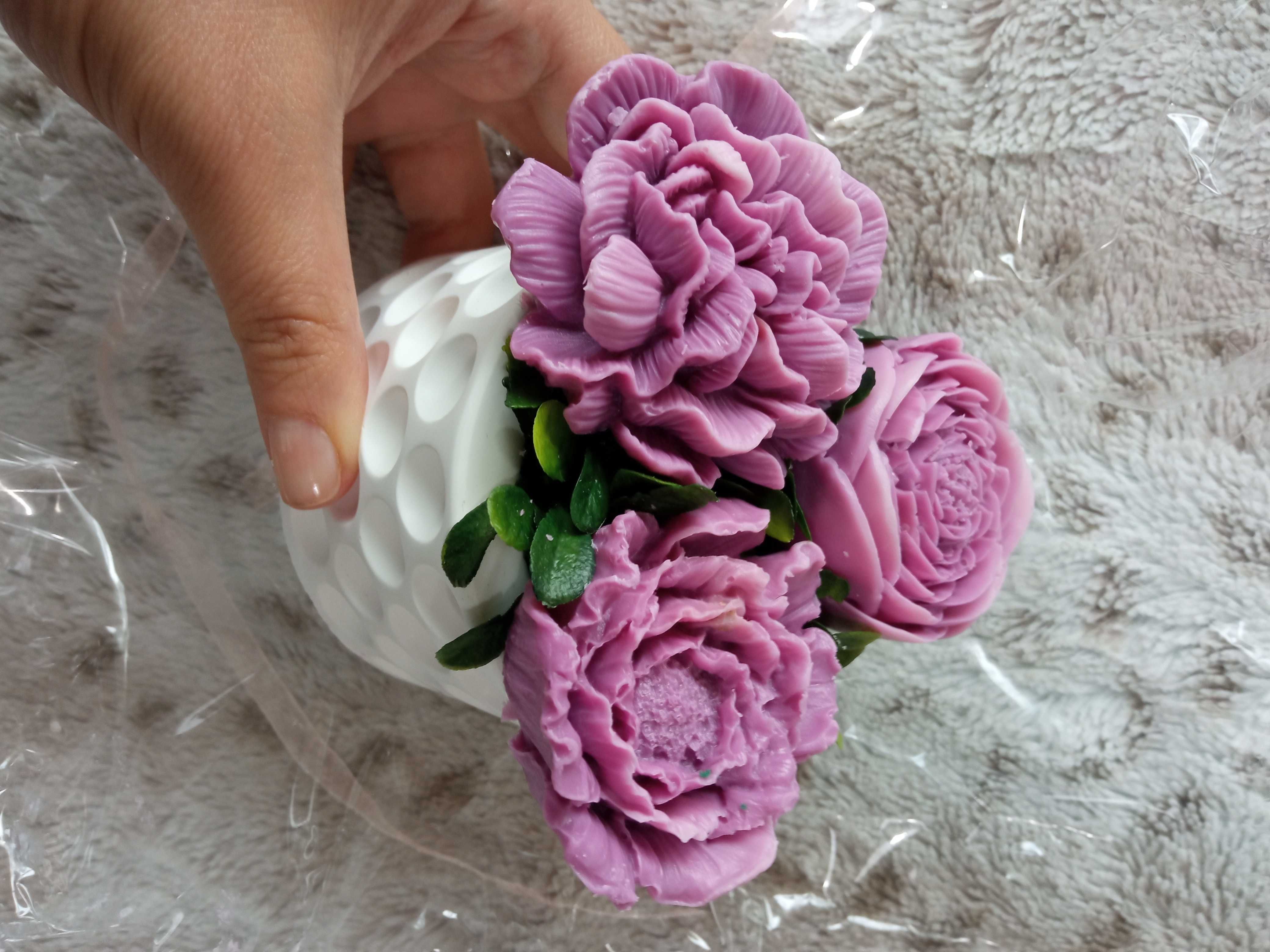Сапунени цветя в керамична кашпа