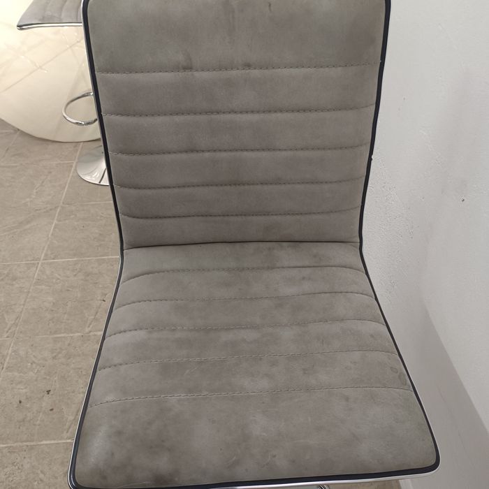 продавам 3 бар стола - сив