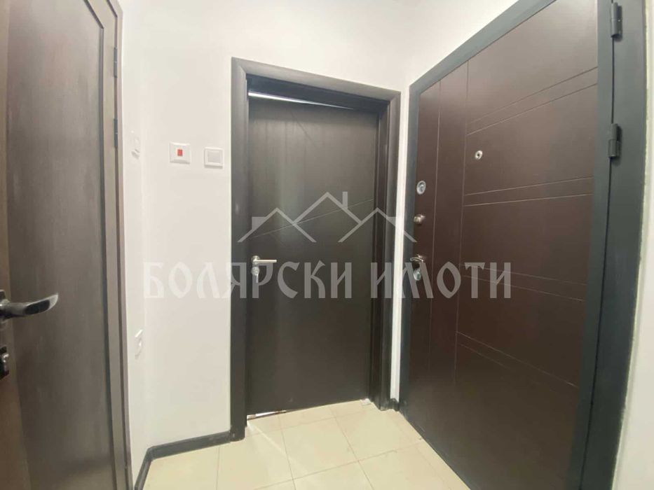 Функционален двустаен апартамент в Широк Център