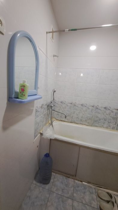 Чирчик шахар 
Навои атлант тепасида  
#1-хона 1-этаж 
Квартира ижар