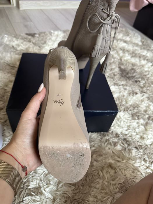 Vand ghete din piele Why Denis marimea 39 ca noi