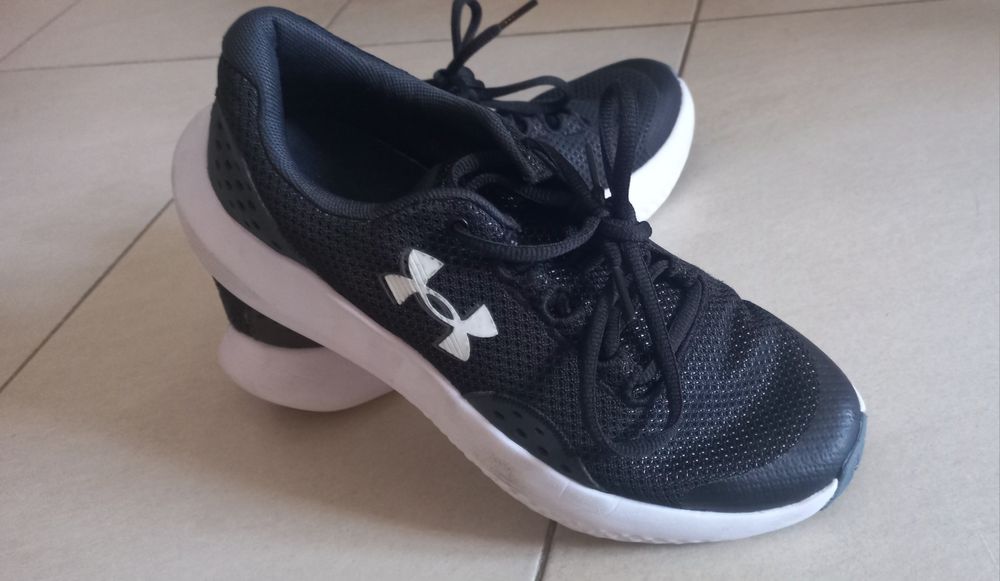 Adidași Under Armour