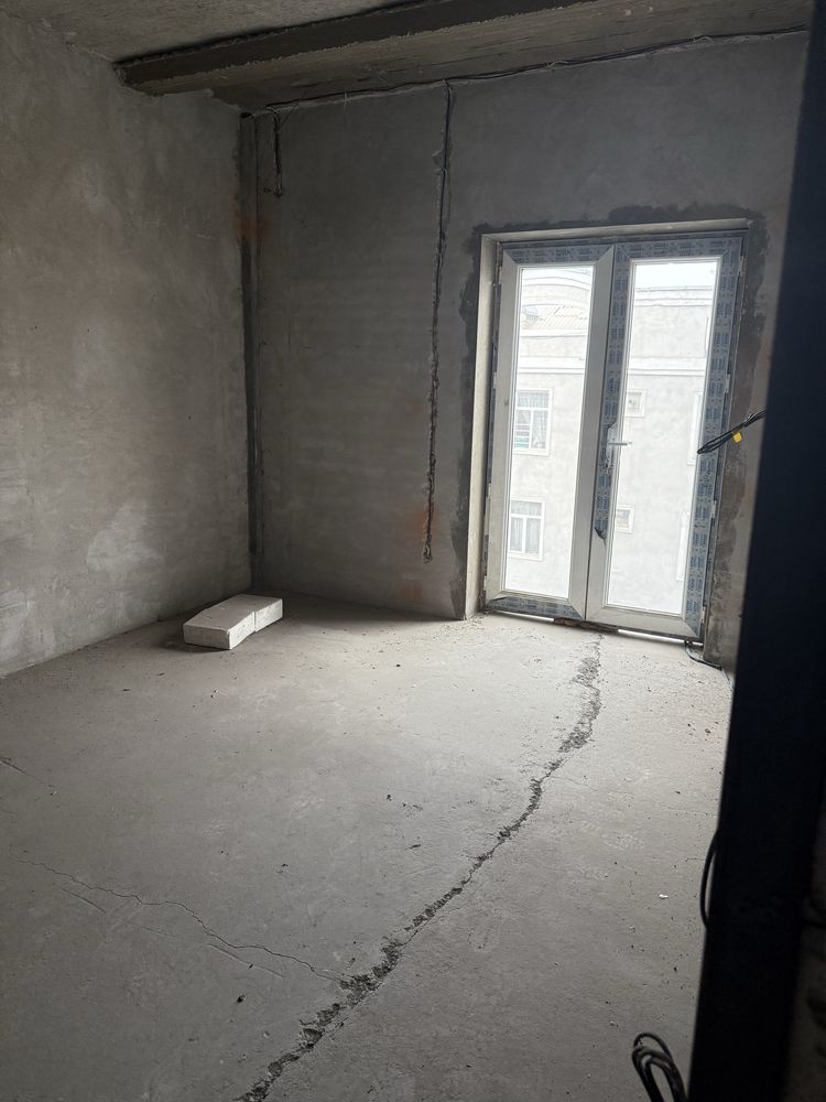 Gumbaz masjidi qarshisidagi yangi domdan 4 honali uy sotiladi.