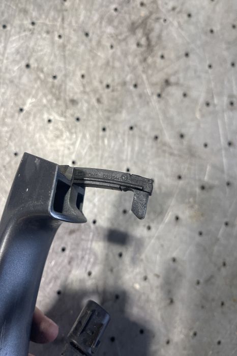 Maner deschidere din exterior usa fata dreapta 7P6 837 206F Volkswage