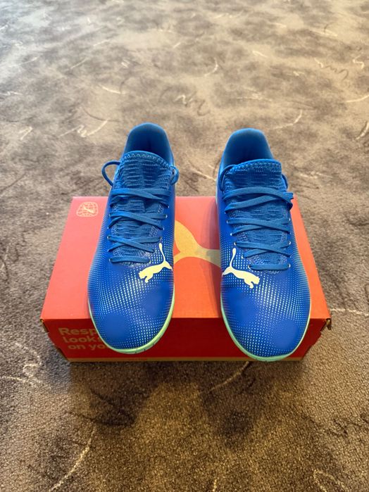 Adidasi Puma fotbal