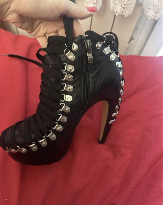 Боти с връзки правени по поръчка